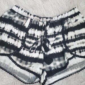 No Boundaries Junior's Medium Super Soft Shorts